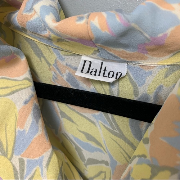 Vintage 1970s Pastel Floral Women’s Button Down - Picture 4 of 9